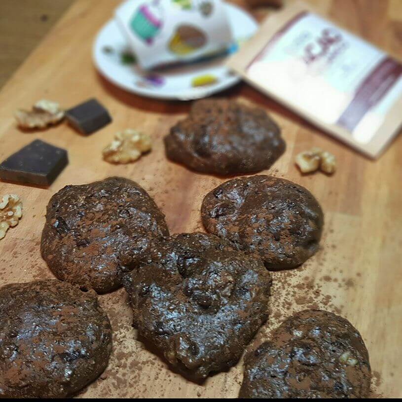 Galletas de cacao, nueces y coco.