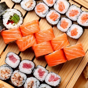 Receta de sushi (norimakis de salmón y aguacate)2