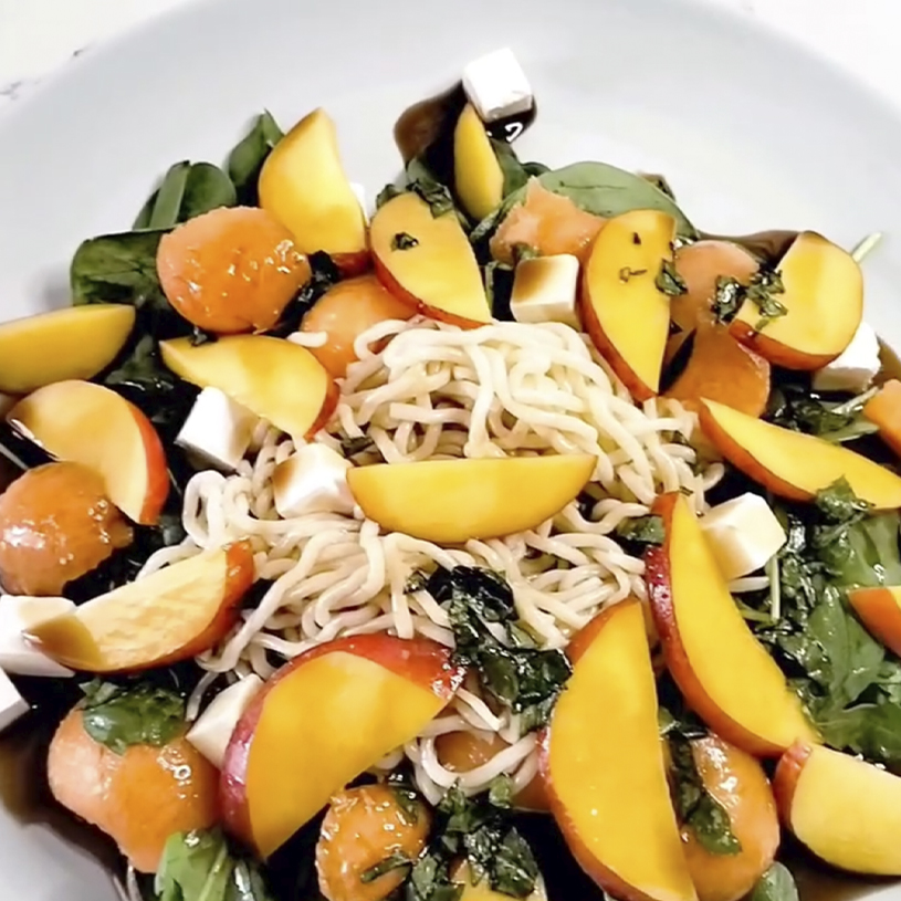 Receta de Ensalada de Pasta Konjac, Melón, Nectarina y Queso Feta