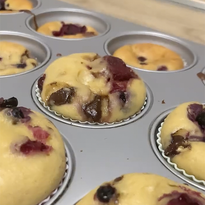 Receta de Magdalenas Caseras con Toque de Limón y Frutos Rojos
