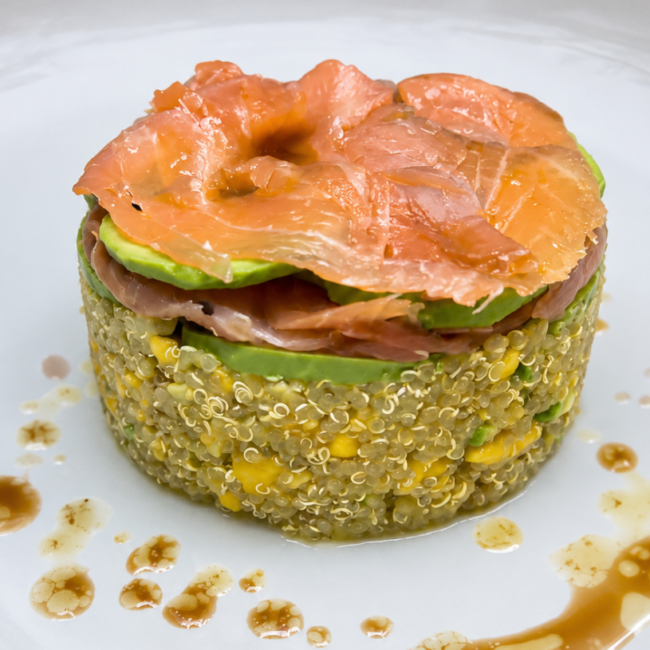 Receta de Timbal de Quinoa con Salmón y Aguacate