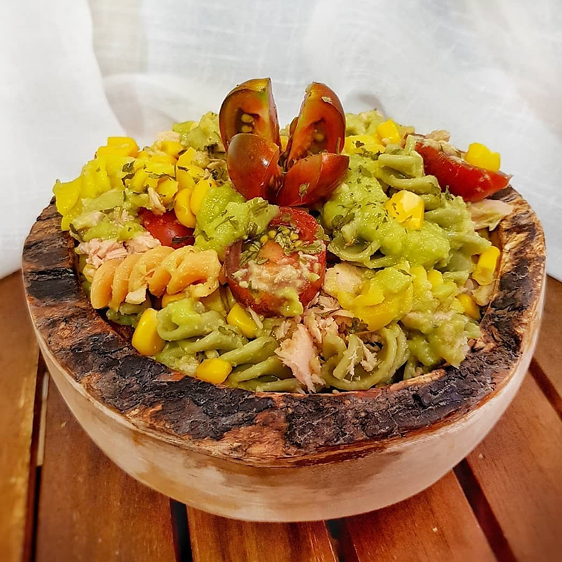 Receta de Ensalada de pasta multivegetales con atún, maíz y guacamole