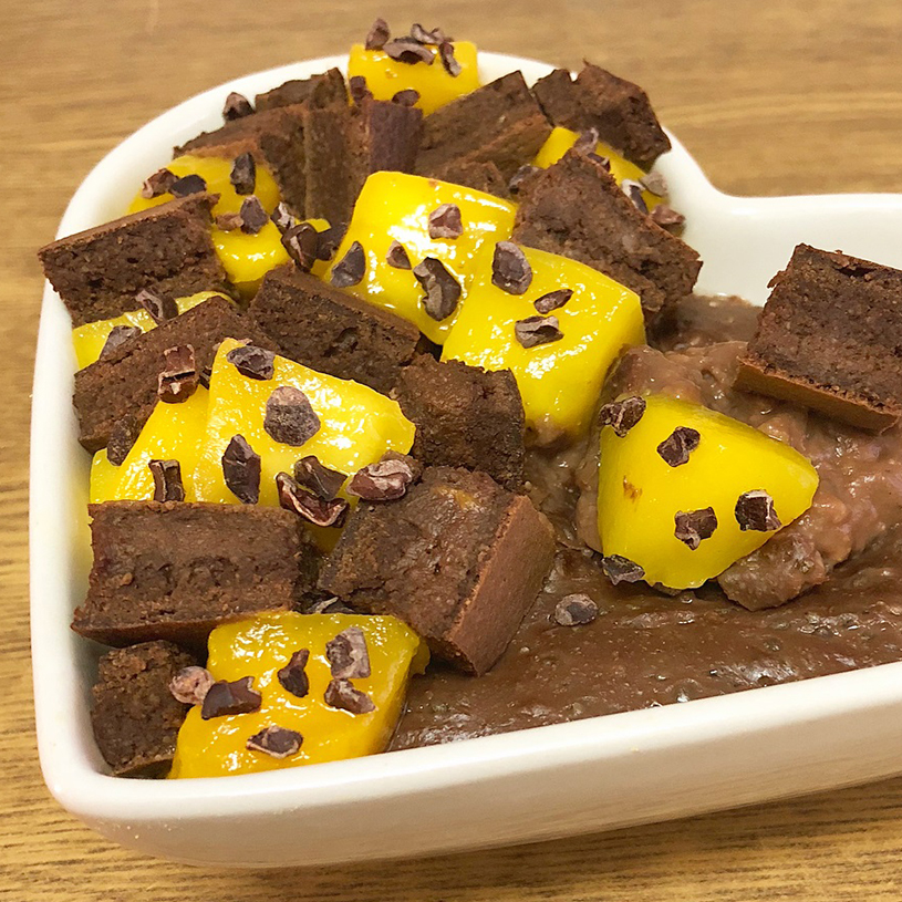 Receta de mango brownie y porridge de chocolate